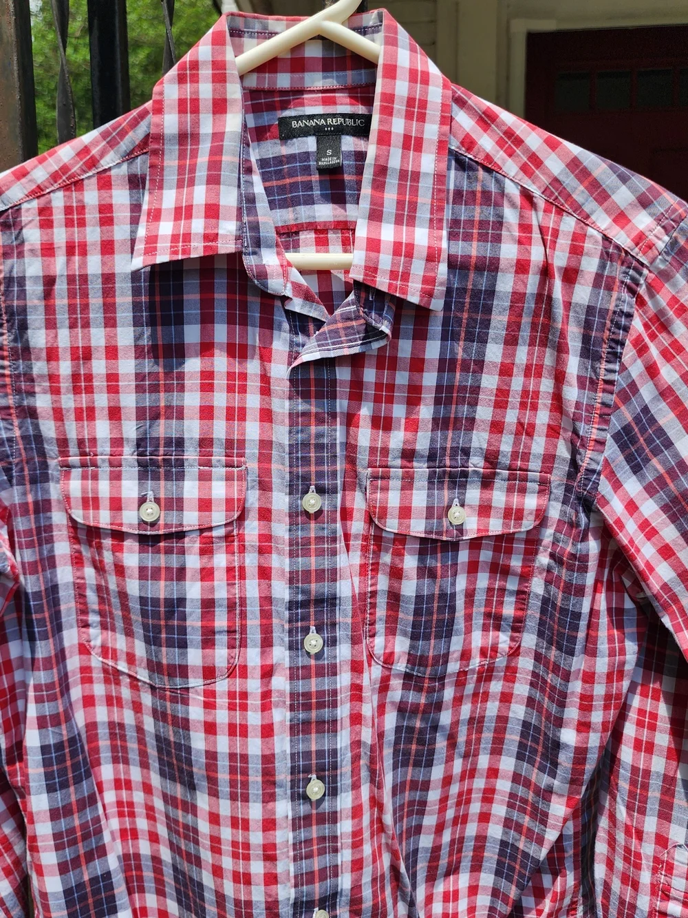 Banana Republic Men's Plaid Button-Down Shirt. Size Small.